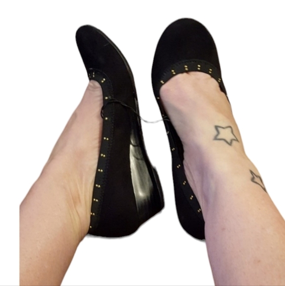 Seychelles Black Suede Gold Studded Wedges - Picture 1 of 6